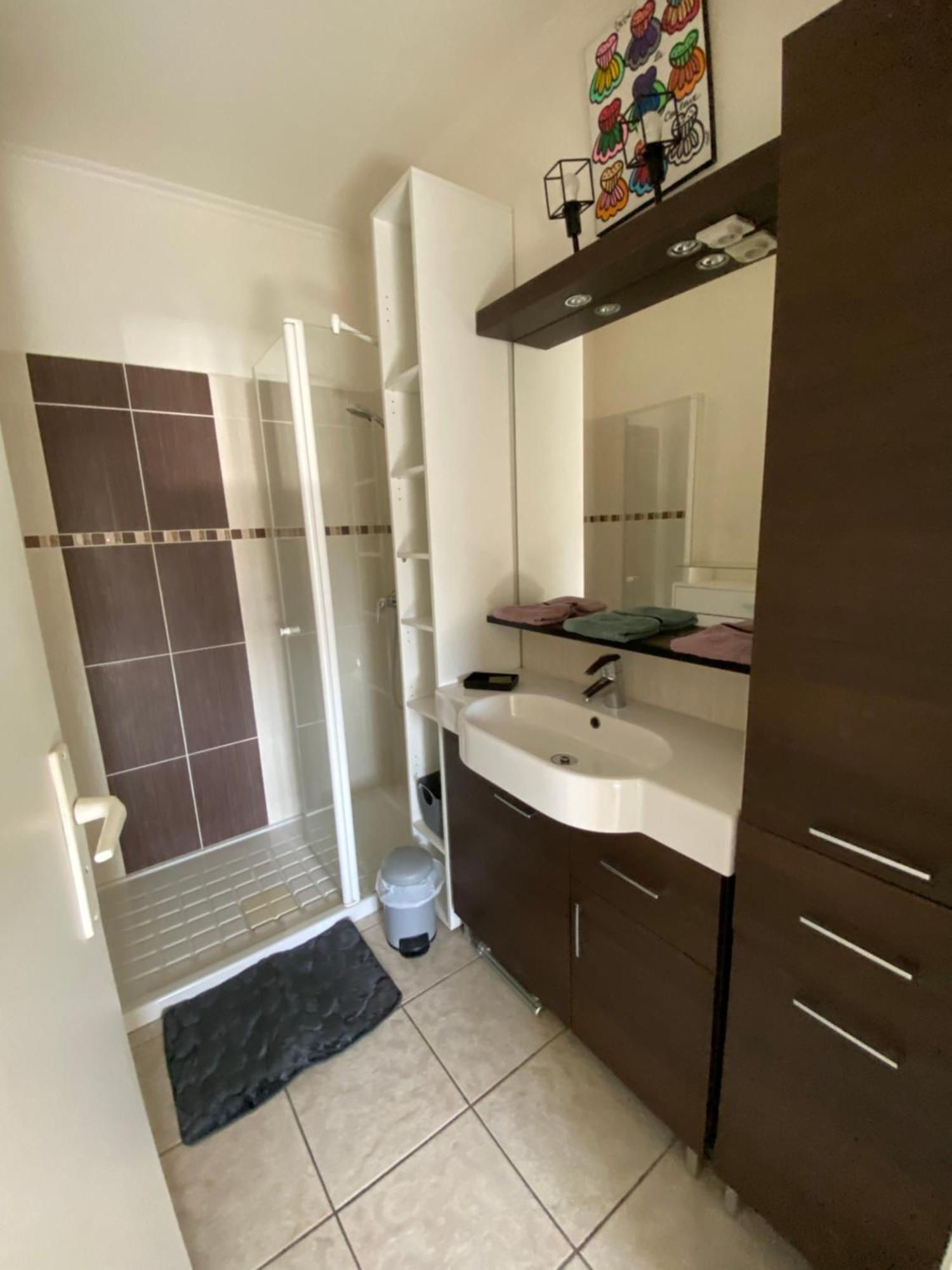 Chez Virginie : Appartement Lumineux Au Calme. Фрежюс Экстерьер фото